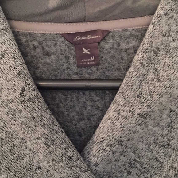 Cozy Eddie Bauer v neck sweater, size M - Picture 2 of 4